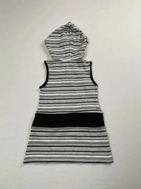 Vestido com capuz para menina preto e cinza – Tamanho 8 anos – Muito bom estado – photo 3
